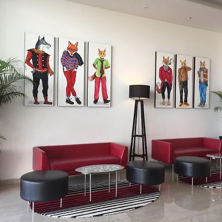Red Fox By Lemon Tree Hotels, Sector 60, Gurugram Gurgaon Bagian luar foto