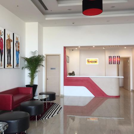 Red Fox By Lemon Tree Hotels, Sector 60, Gurugram Gurgaon Bagian luar foto