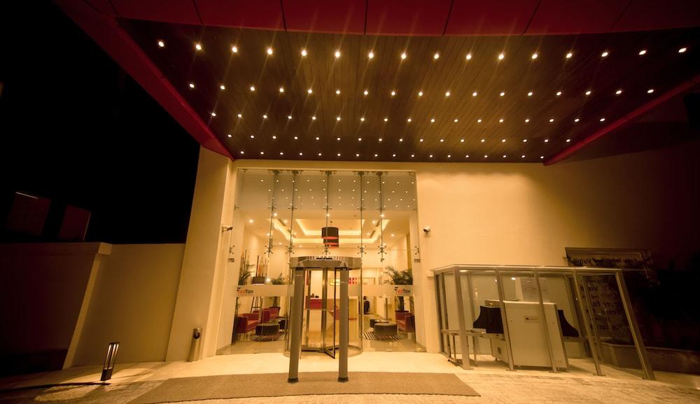 Red Fox By Lemon Tree Hotels, Sector 60, Gurugram Gurgaon Bagian luar foto