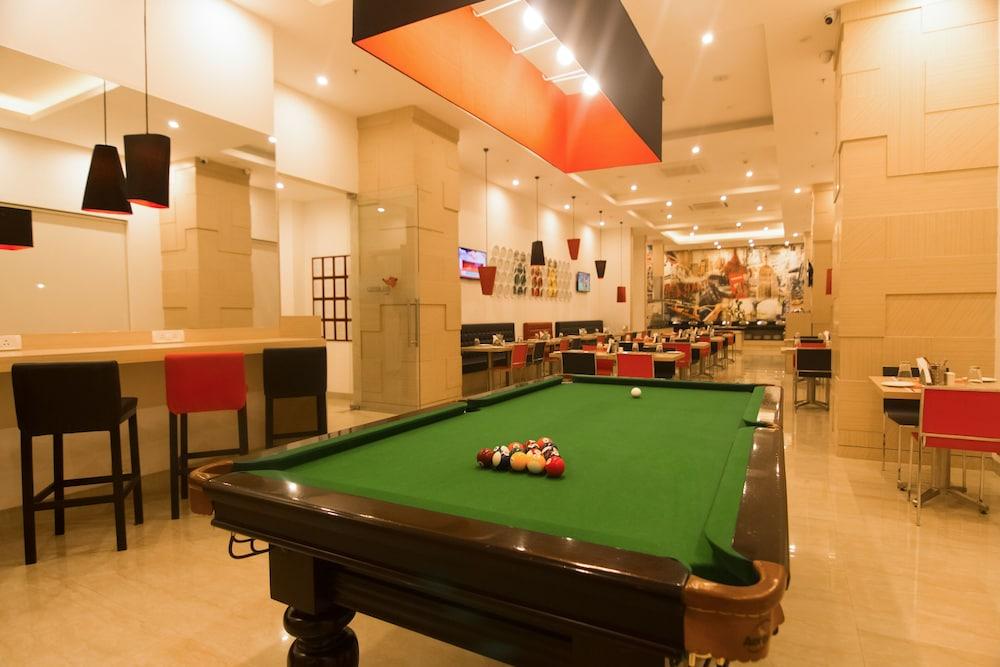 Red Fox By Lemon Tree Hotels, Sector 60, Gurugram Gurgaon Bagian luar foto