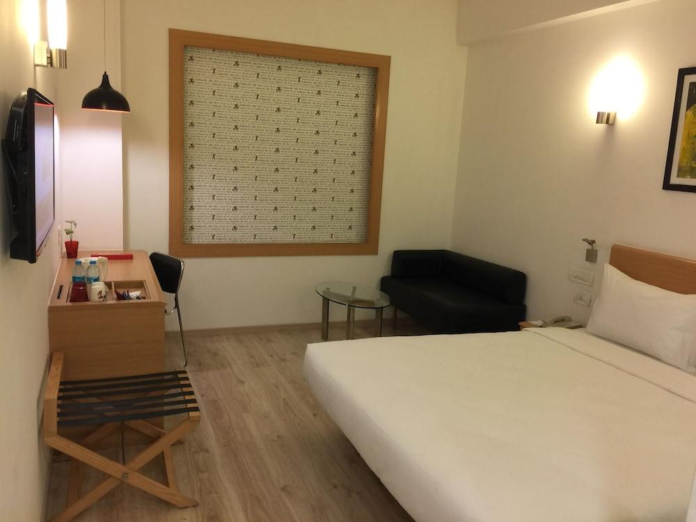 Red Fox By Lemon Tree Hotels, Sector 60, Gurugram Gurgaon Bagian luar foto