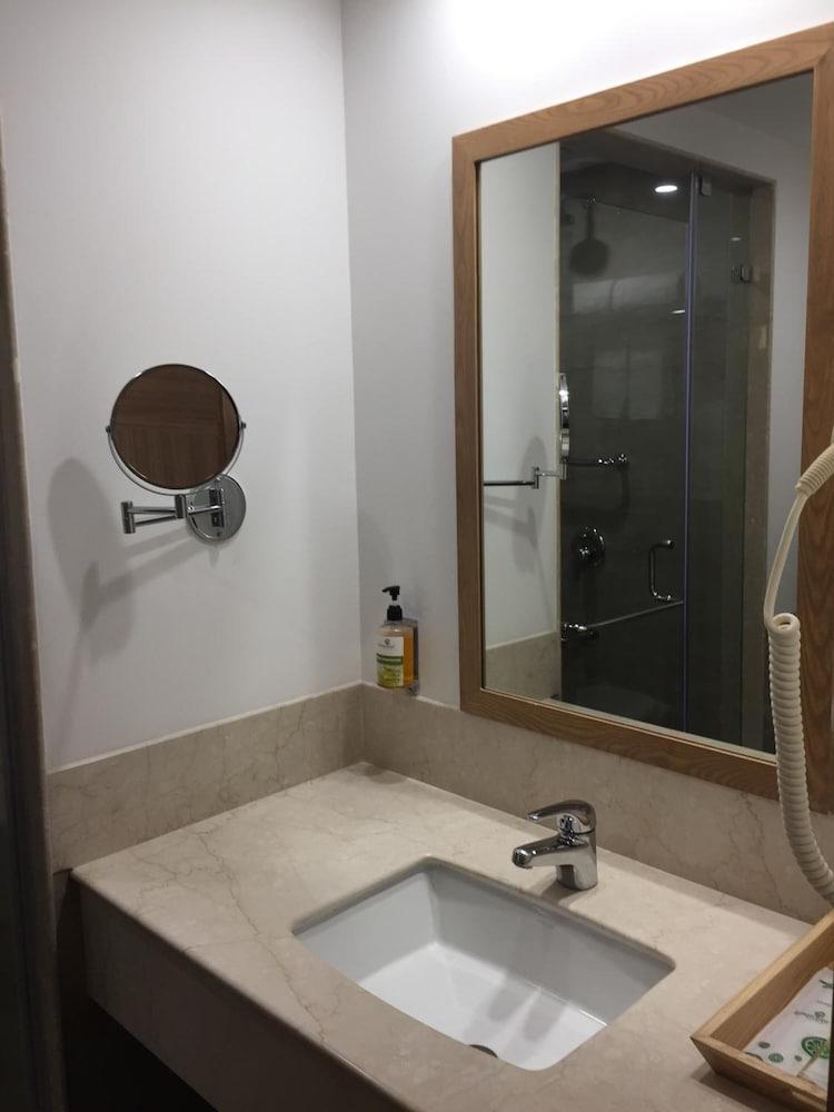 Red Fox By Lemon Tree Hotels, Sector 60, Gurugram Gurgaon Bagian luar foto