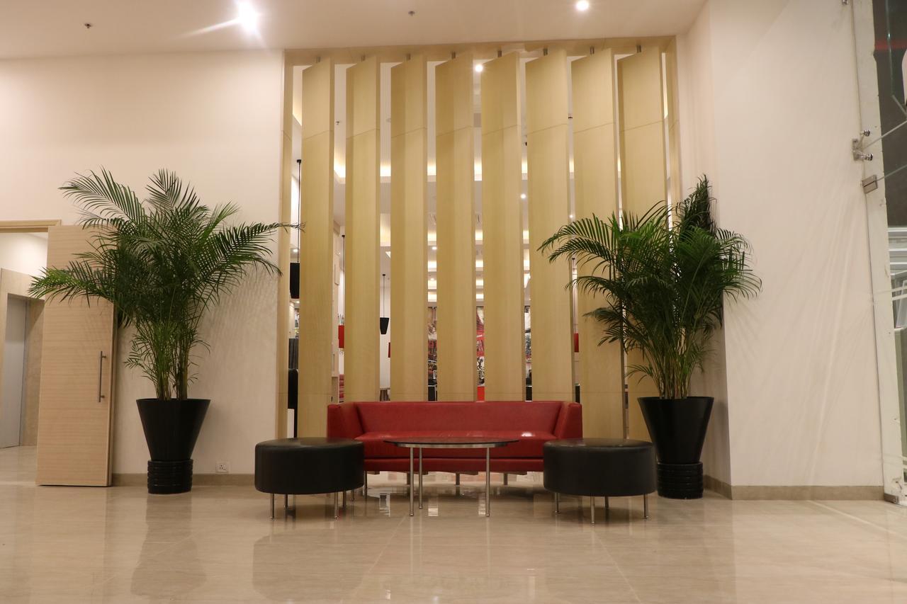 Red Fox By Lemon Tree Hotels, Sector 60, Gurugram Gurgaon Bagian luar foto