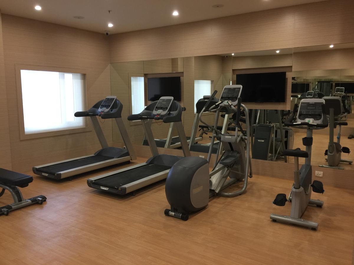 Red Fox By Lemon Tree Hotels, Sector 60, Gurugram Gurgaon Bagian luar foto
