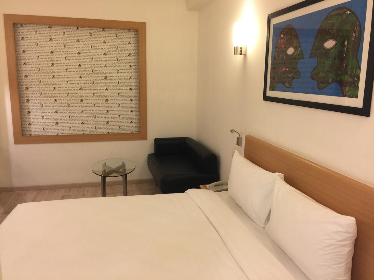 Red Fox By Lemon Tree Hotels, Sector 60, Gurugram Gurgaon Bagian luar foto