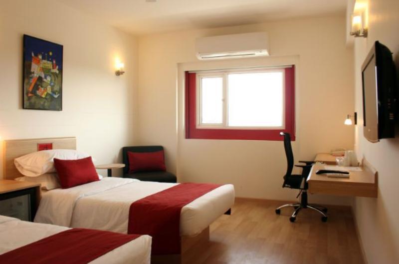Red Fox By Lemon Tree Hotels, Sector 60, Gurugram Gurgaon Bagian luar foto