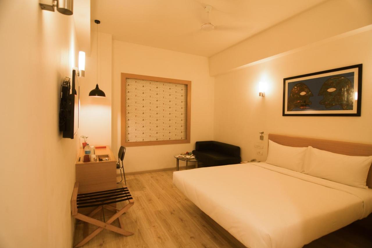 Red Fox By Lemon Tree Hotels, Sector 60, Gurugram Gurgaon Bagian luar foto