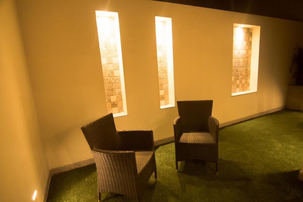 Red Fox By Lemon Tree Hotels, Sector 60, Gurugram Gurgaon Bagian luar foto